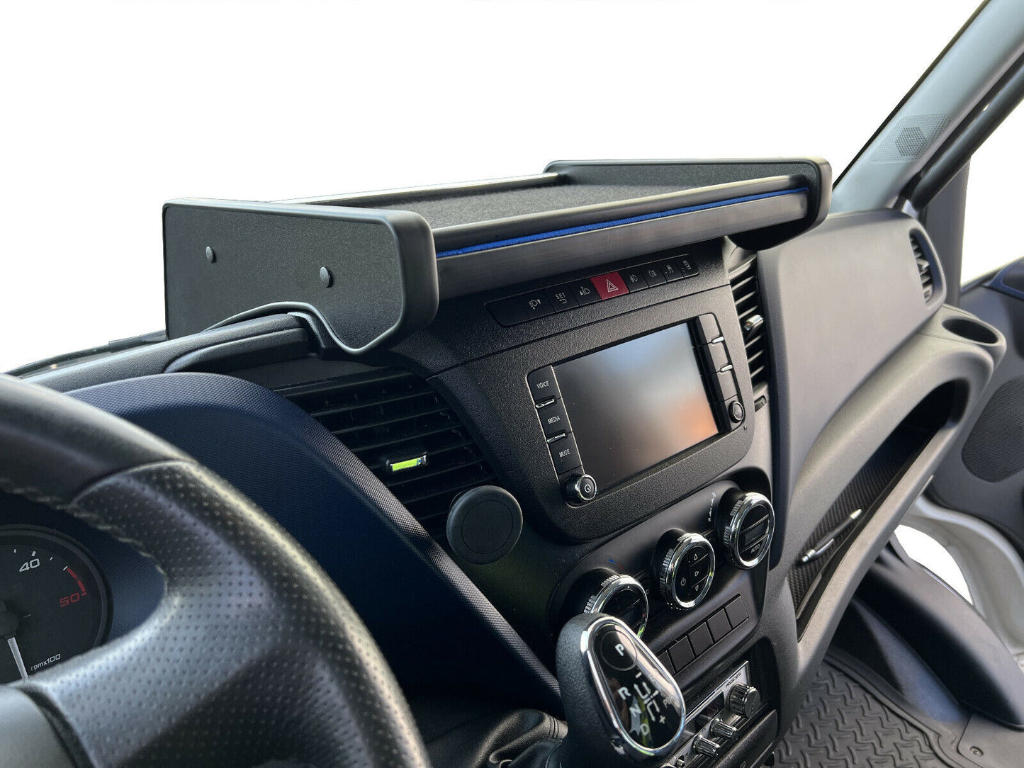 Perfect-Fit Dashboard Table for Iveco Daily 2014-2021 – Center Shelf Compatible
